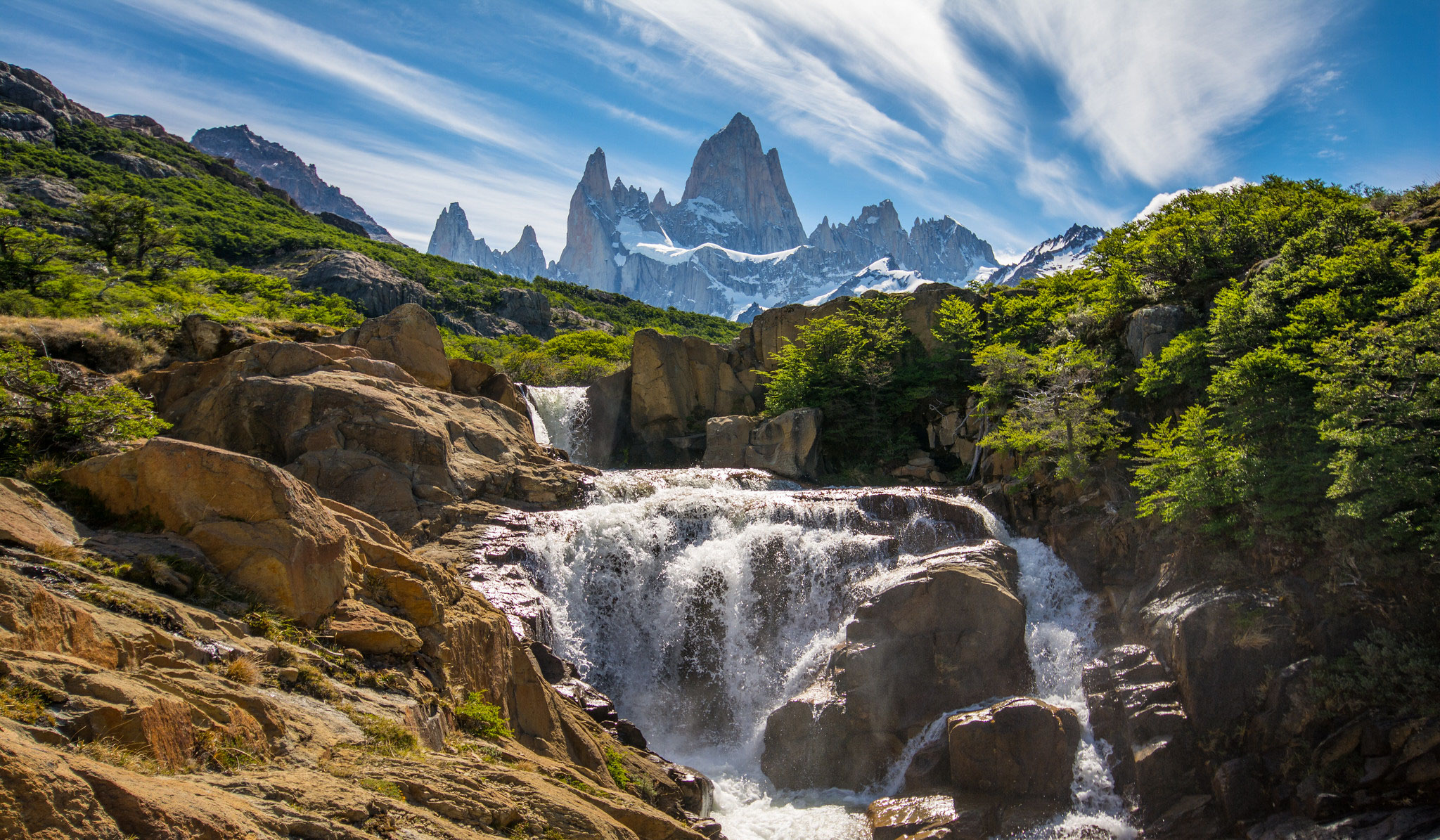 Explora el Parque Nacional Los Glaciares y el Monte Fitzroy Cascada